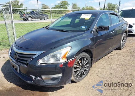 2015 Nissan Altima 2.5 S z USA, uszkodzony, nr VIN 1N4AL3AP3FN865233